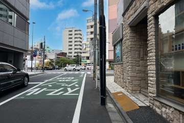 敷地南側の前面道路（東側から）