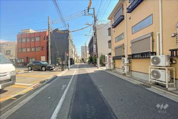 敷地西側の前面道路