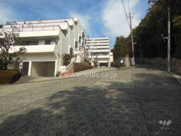 敷地東側の前面道路
