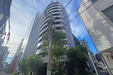 グランティアラ新御徒町アジールコートの外観（南東側から）