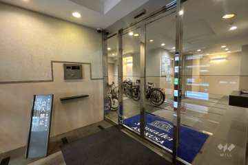 エントランスはオートロック付きです。