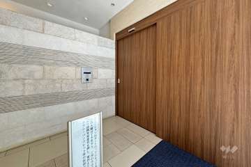 エントランスはオートロック付きです。