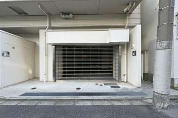 駐車場の出入り口（リングシャッター付き）