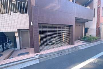 駐車場の出入り口（リングシャッター付き）
