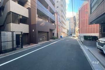 敷地の北側の前面道路（東側から）