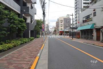敷地北側の前面道路-(東側から)