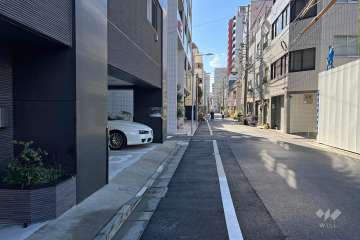 敷地の西側前面道路（北側から）