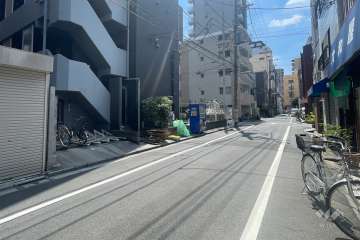 敷地の西側前面道路（北側から）