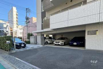 敷地内駐車場（屋外機械式・屋内平面式）