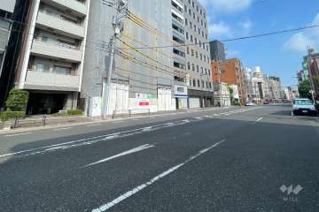 敷地の東側前面道路（南側から）