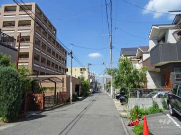 敷地北側の前面道路