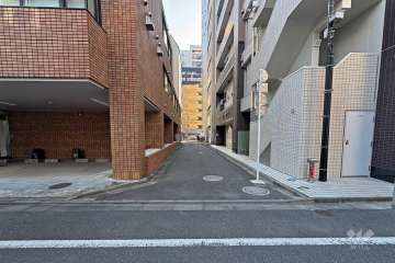 敷地の東側前面道路（北側から）