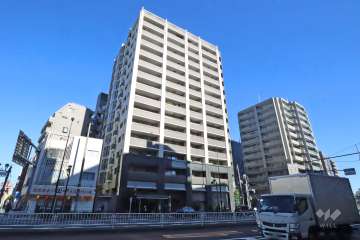 ライオンズ東京根岸グランフォートの外観（南西側から）