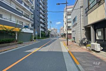 敷地北側の前面道路（東側から）