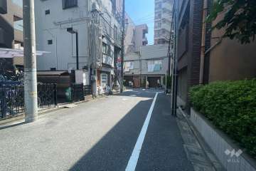 敷地の東側前面道路（北側から）