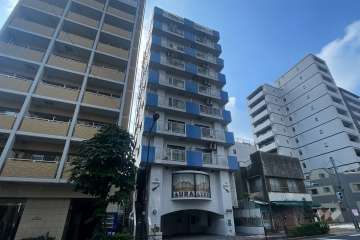 アズール上野の外観（南西側から）