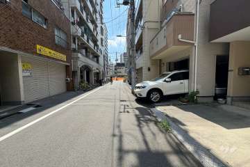 敷地の西側前面道路（北側から）