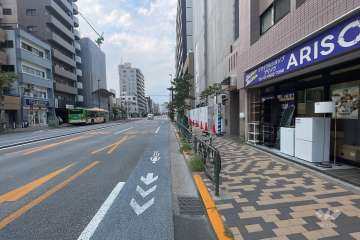 敷地の西側前面道路（南側から）