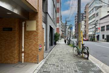 敷地の西側前面道路（北側から）