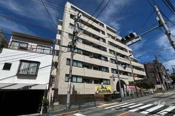 ディアプラザ根津の外観（南西側から）