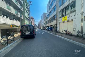 敷地西側の前面道路