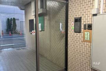 エントランスはオートロック付きです。