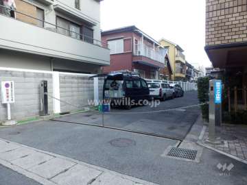 駐車場出入り口（ロボットゲート付き）