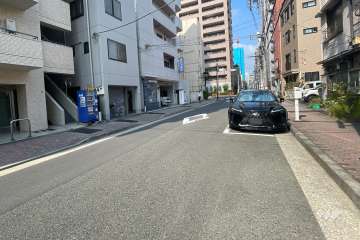 敷地の北側前面道路（東側から）