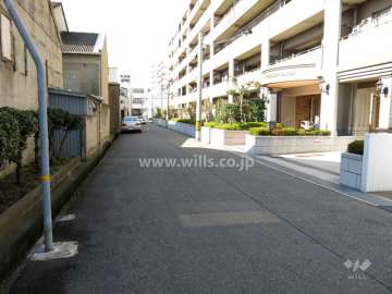 敷地南側の前面道路