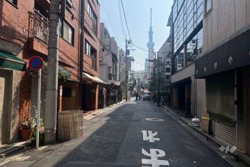 敷地西側の前面道路