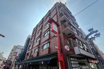 ライオンズマンション雷門の外観（北西側から）