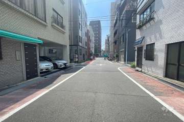敷地西側の前面道路　