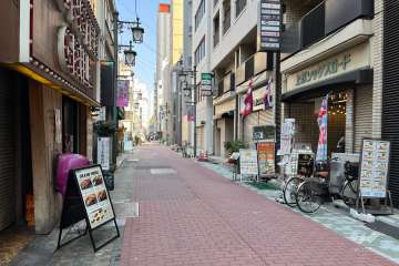 敷地の西側前面道路（南側から）