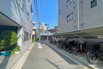 敷地北側の前面道路
