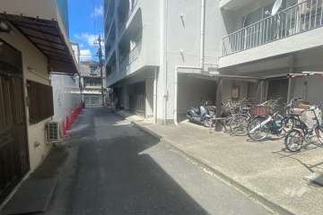 敷地南側の前面道路