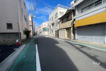 敷地の北側前面道路（東側から）