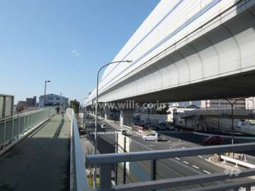 敷地北側には阪神高速道路3号神戸線が走っています。