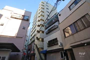 鶯谷日伸ハイツの外観（南西側から）