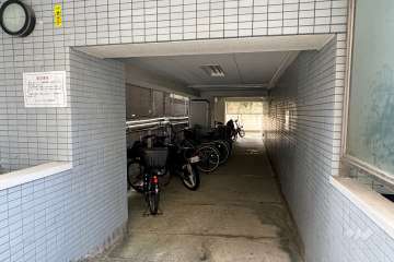屋内に設けられた駐輪場