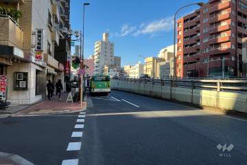 敷地北東側の前面道路