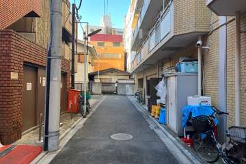 敷地南西側の前面道路
