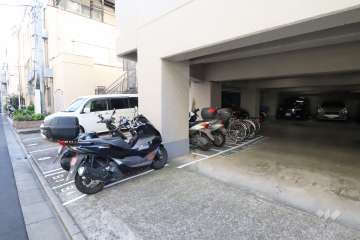 敷地内駐車場（屋外平面式）・バイク置場