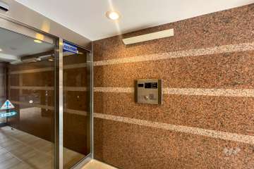 エントランスはオートロック付きです。