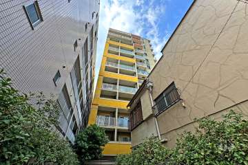 ライジングプレイス浅草弐番館の外観（東側から）