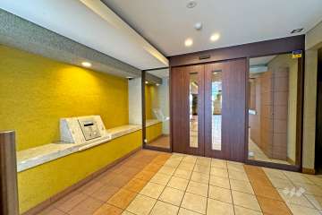 エントランスはオートロック付