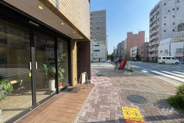 敷地西側の前面道路
