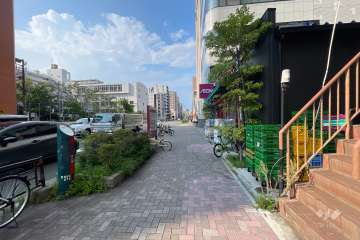 敷地西側の前面道路　