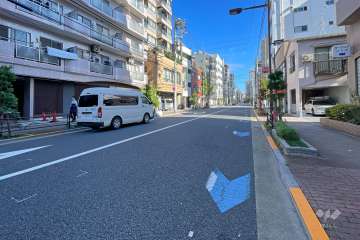 敷地の東側前面道路（南側から）
