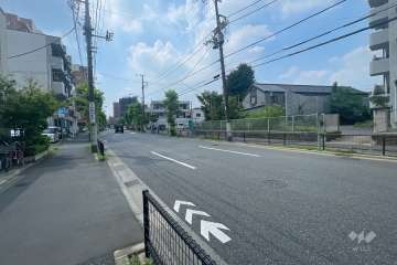 敷地西側の前面道路　