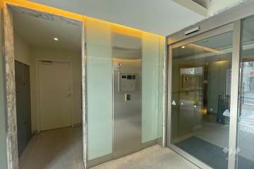 エントランスはオートロック付きです。